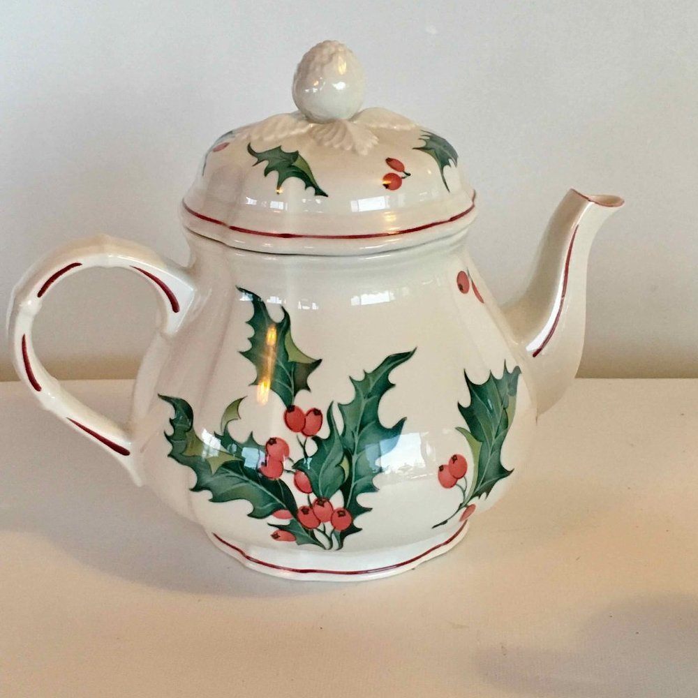 Villeroy & Boch "Holly" Teapot